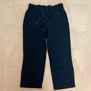 Lululemon mid rise cropped pants